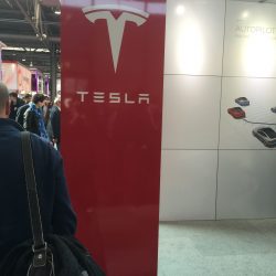TeslaLogoSchild