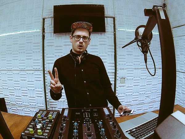 Weekender-Host The Wollium im Studio